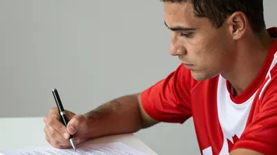 El Atlético de Madrid cierra la llegada del delantero canadiense Jonathan David a préstamo desde la Juventus, con opción...