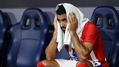 Atletico Madrid enfrenta una crisis en la delantera con la ausencia de Julian Alvarez y Alexander Sorloth, quienes se...