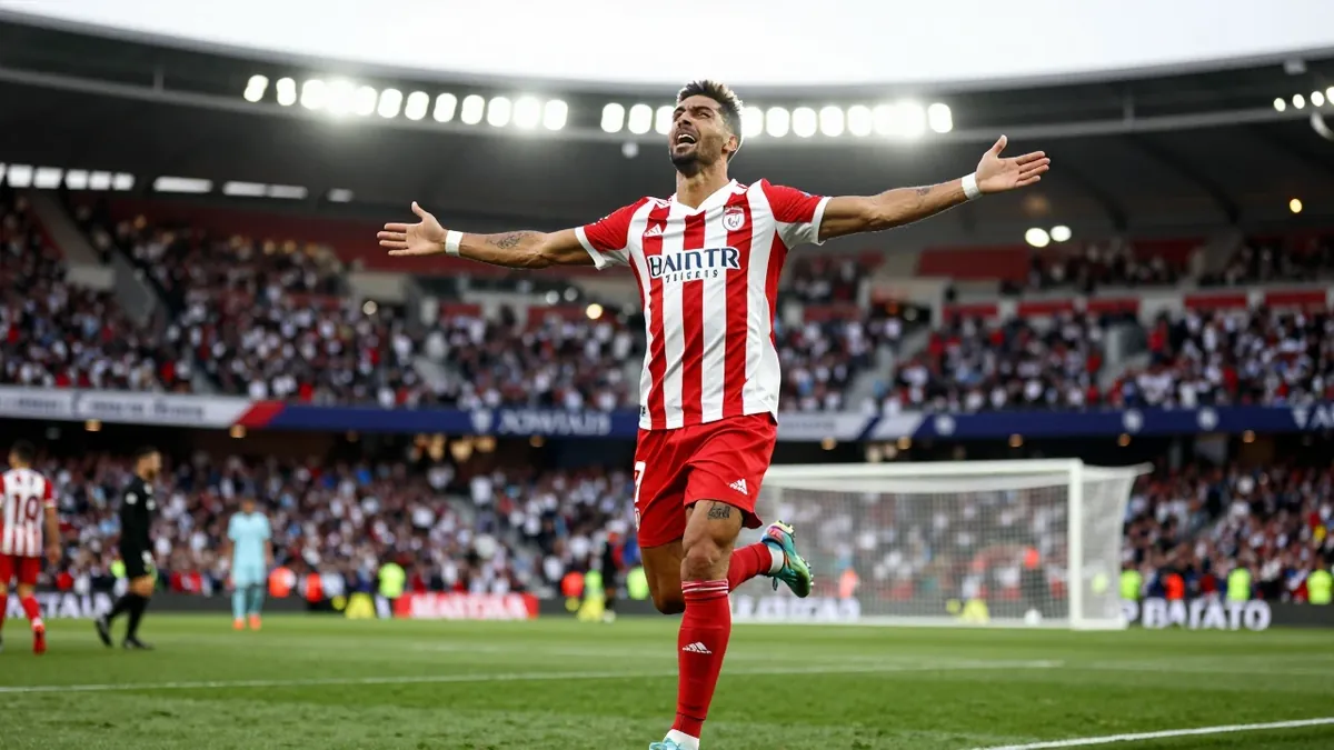 El argentino marcó el único gol del partido en el minuto 48, tras un pase de Grimaldo, para que el Atlético sume tres...