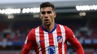 Álvarez no se presentó a la práctica tras el 2-2 con Villarreal, mientras el club rechaza la oferta de 100 m€ de...
