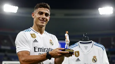 Marc Cucurella fue presentado como nuevo jugador del Real Madrid el lunes, tras firmar un contrato hasta 2032
