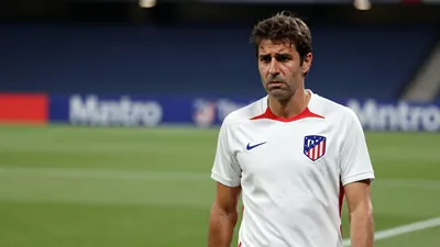 Los aficionados del Atletico Madrid protestan contra Julian Alvarez en medio de especulaciones sobre su posible traspaso